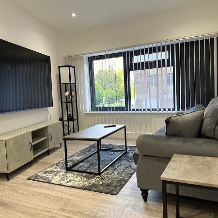 Apartment In Luton Town Centre Exterior photo