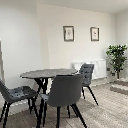 Apartment In Luton Town Centre Exterior photo