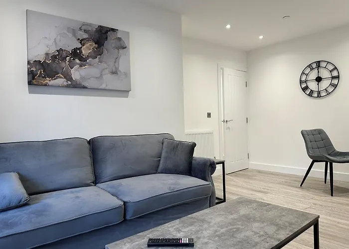 Apartment In Luton Town Centre